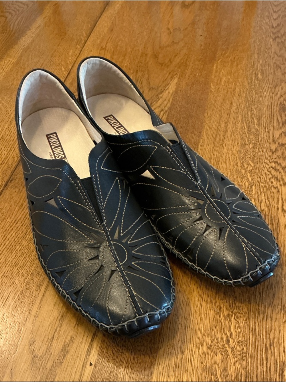 Woman’s PIKOLINOS black slip-on moccasins. Size 41. Leather. Cushioned insole.